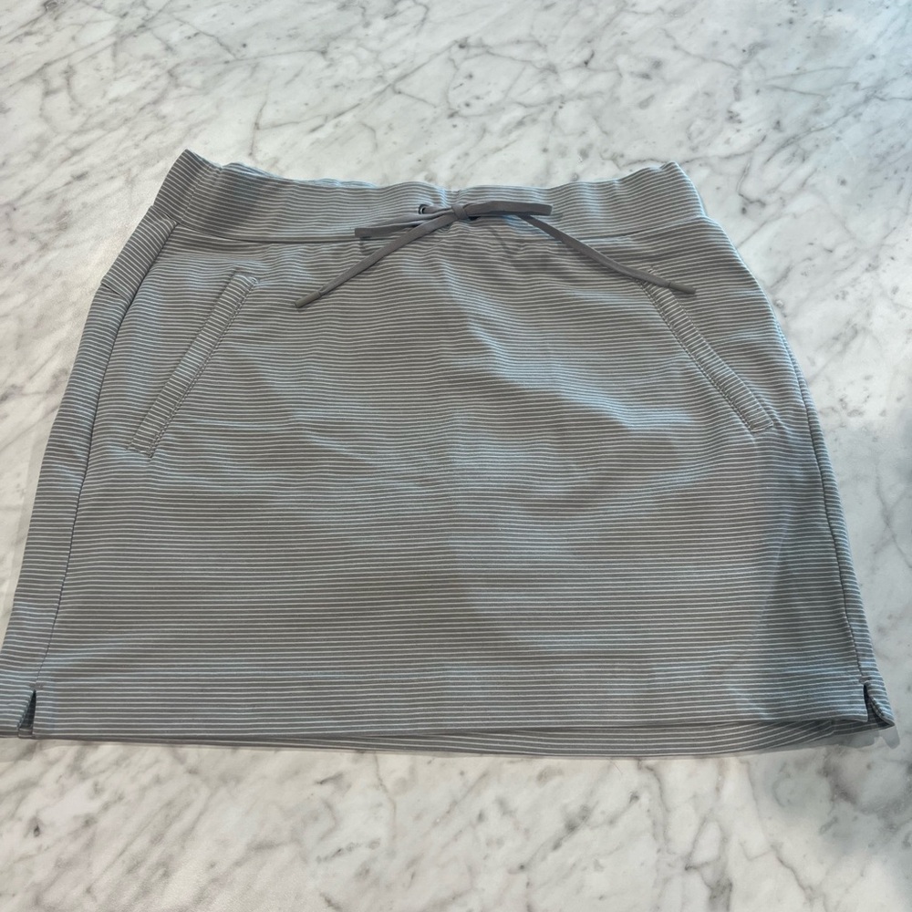 Athleta Gray Striped Women's Skort - Size S